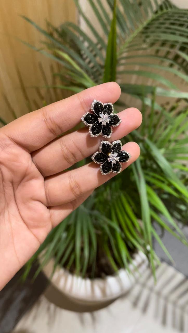 SMALL SWAROSKI STUDS