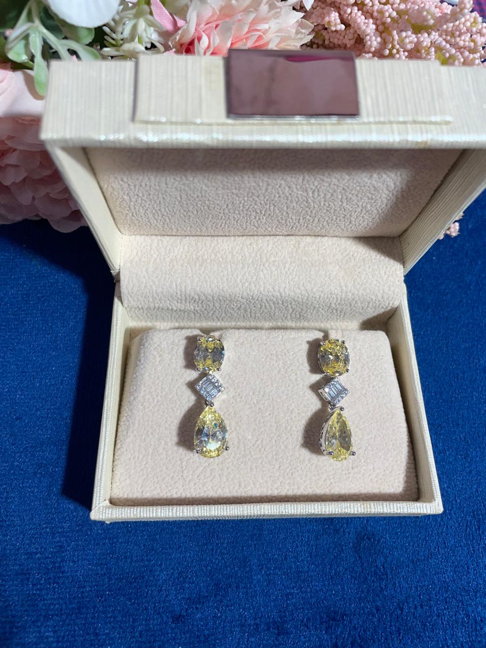 OVAL TEAR DROP EARRINGS