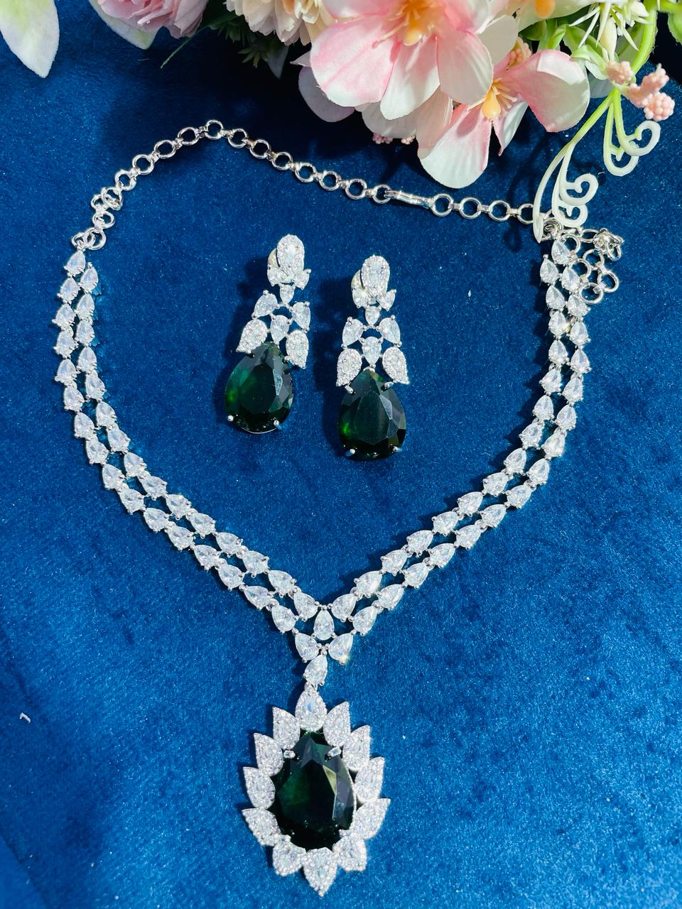 DOUBLINE WITH PENDANT NECKLACE