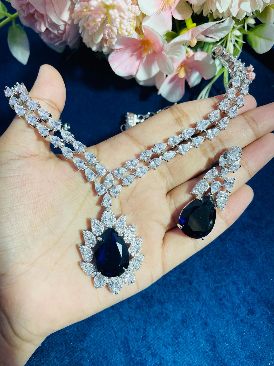DOUBLINE WITH PENDANT NECKLACE