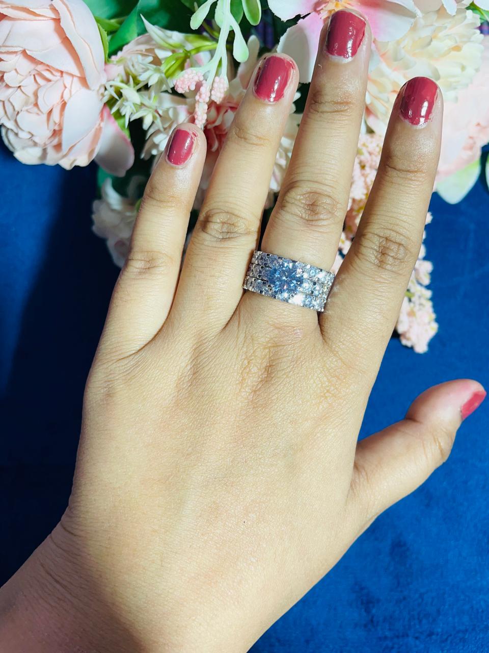 SOLITARE RING WITH TWO BANDS