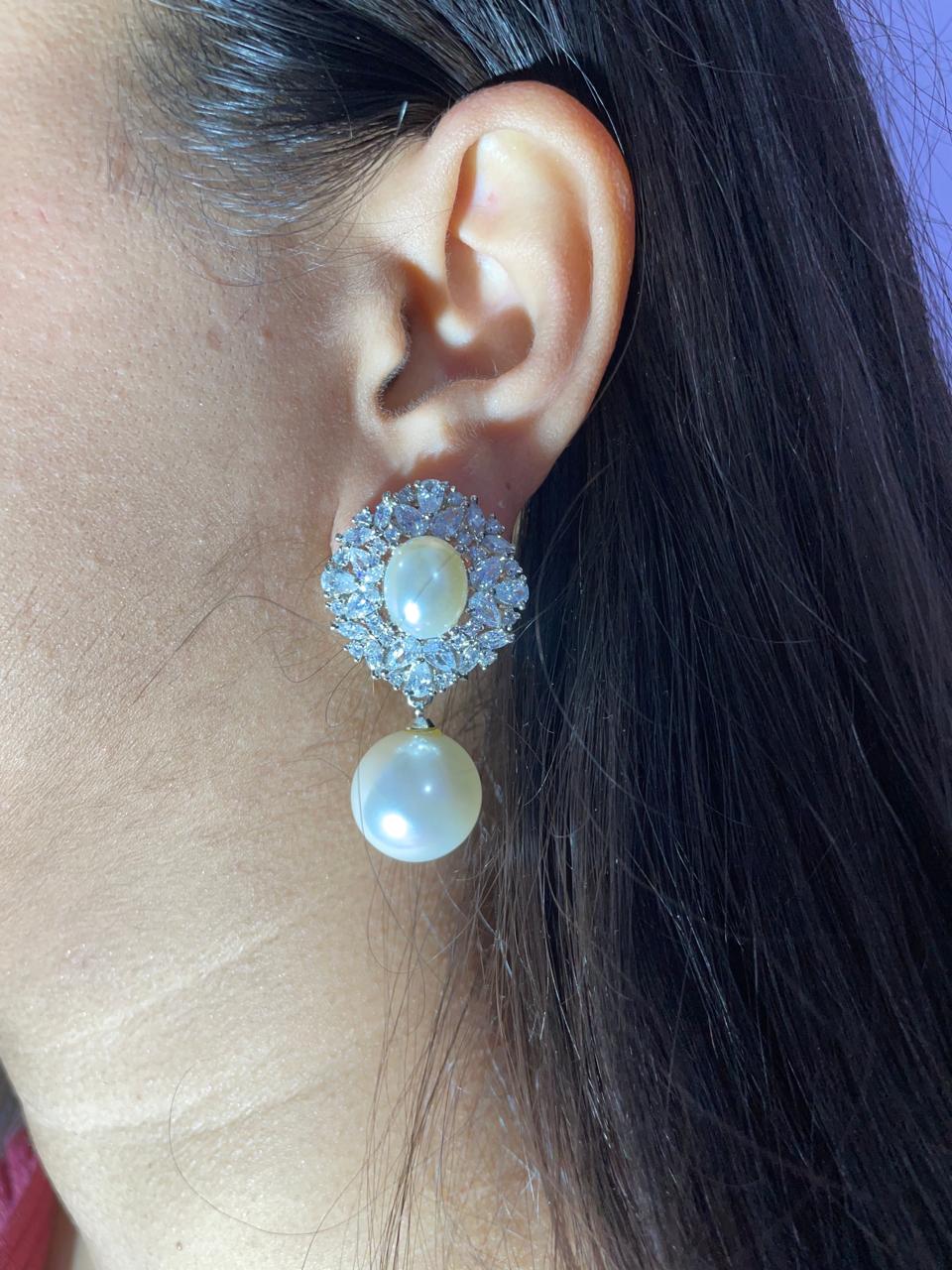 HANGING PEARL EARRINGS