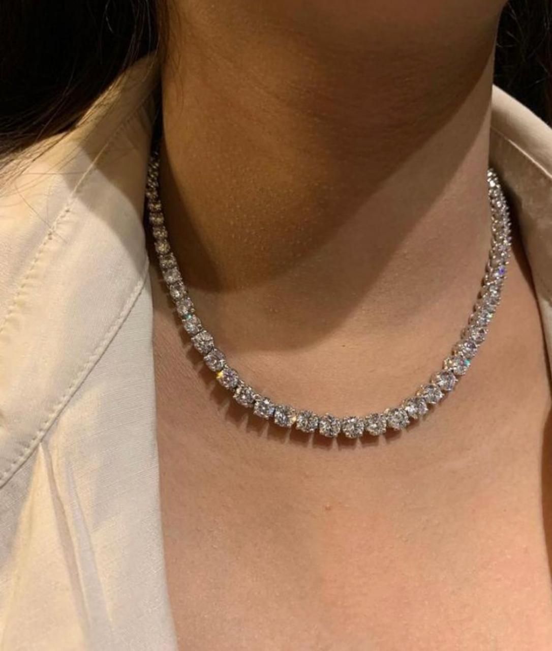 SOLITARE DIAMOND NECKLINE